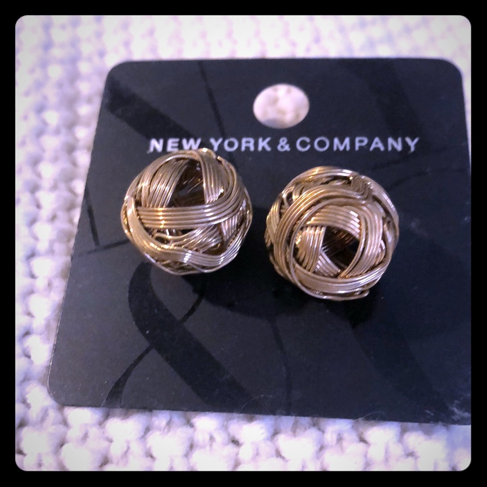 Gold fashion earrings